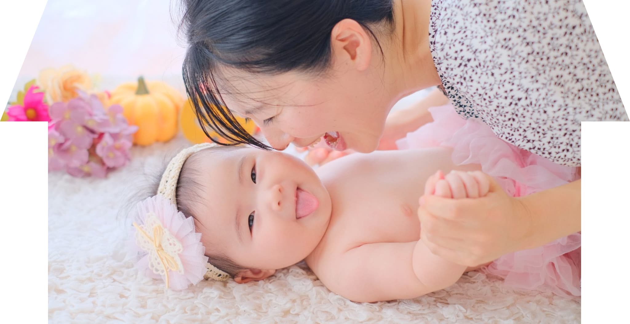 赤ちゃんが笑っているメインビジュアルの写真